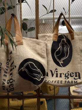 Väska av återbrukad kaffesäck