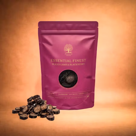 ESSENTIAL FINEST – Skivor av Lamm & Björnbär 110 g