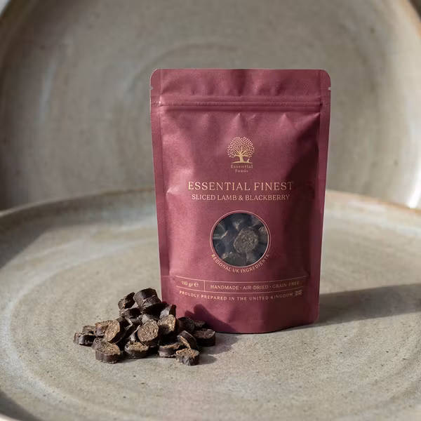 ESSENTIAL FINEST – Skivor av Lamm & Björnbär 110 g