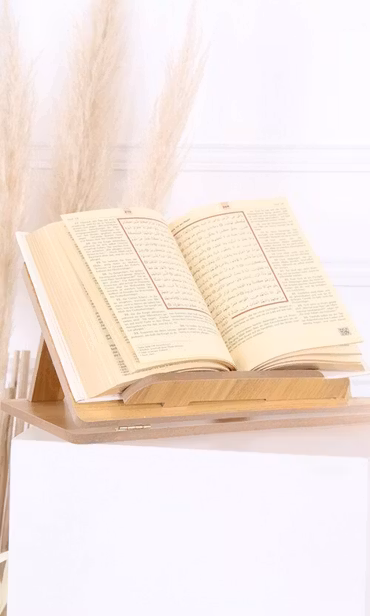 Koranställ-Iqra. I Träd med arabisk kalligrafi.