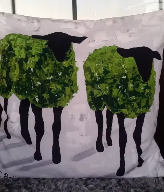 Konstkudde med får, design C.Brüggmann. Kudde med får, fårkudde /fårkuddar. Konst på Kudde av cbruggmann.se