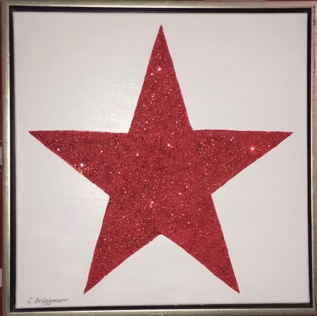 Stjärnmotiv på denna målning i rött och glitter. Svensk konst till hemmet. Stilren konst till hemmet.