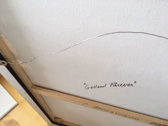 Svenska konstnärinnan C.Brüggmann signerar alltid sina originalverk på både bak- och framsidan.