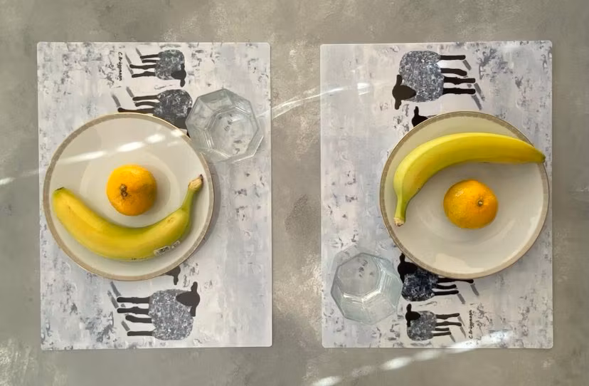 Bordstablett, många grå lamm