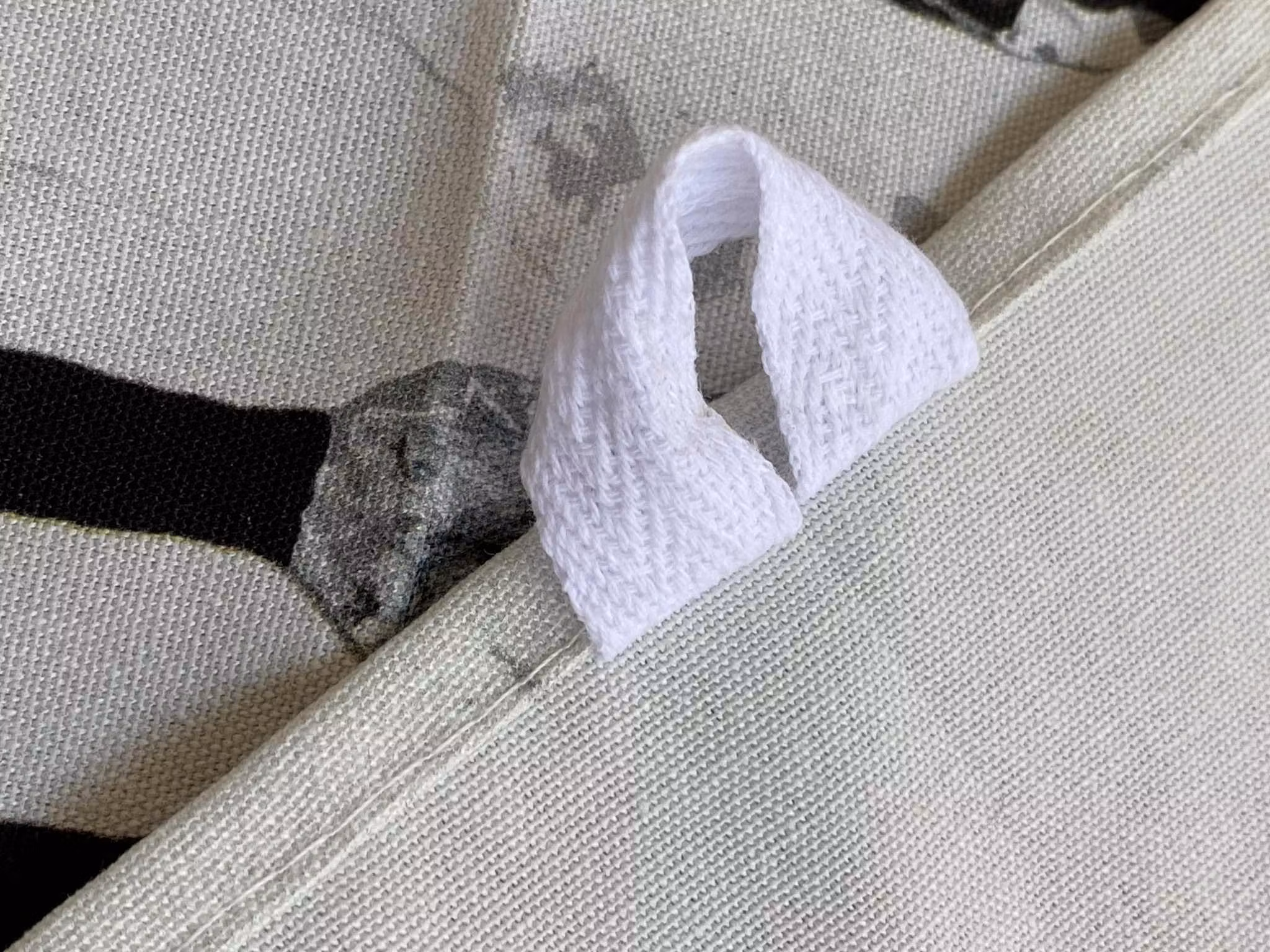 Köp din unika kökshandduk eller för all del gästhandduk med liten krok på cbruggmann.se