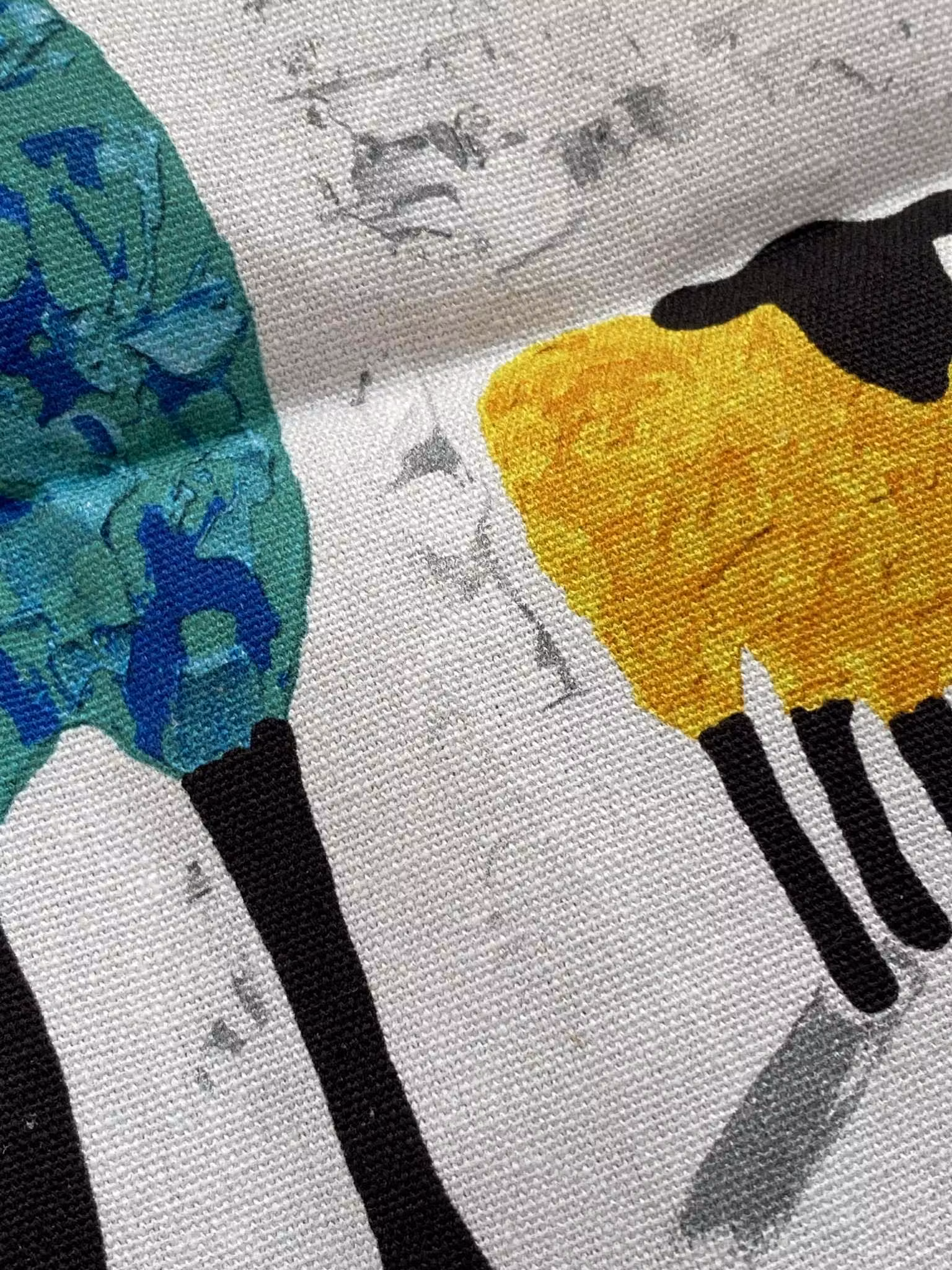 Regnbågsfår på denna handduk i 100% bomull och 47x70 cm. En perfekt gåva till julklappsspel.