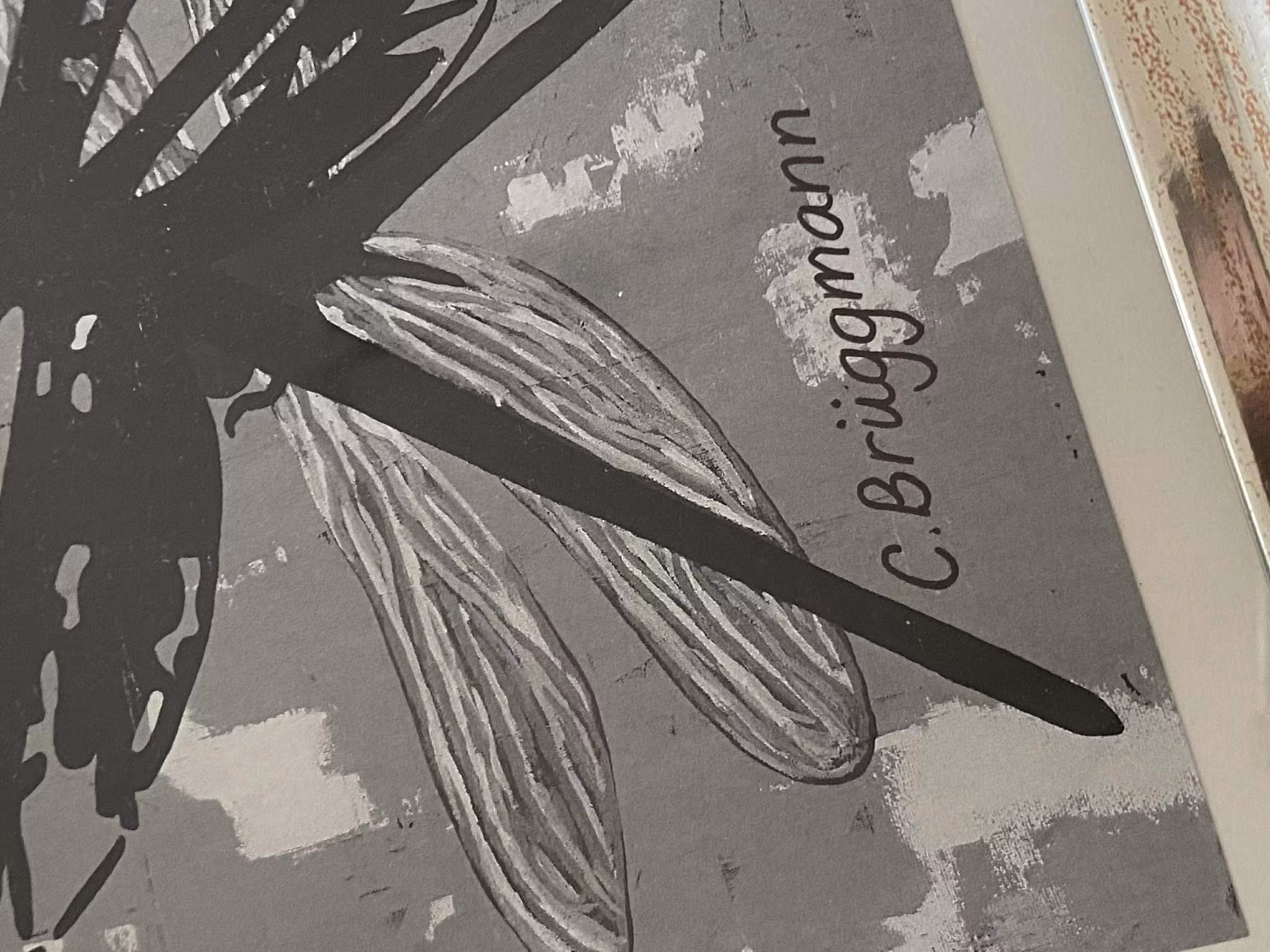 Svensk konst av Konstrunde-deltagaren Catharina Brüggmann som här skapat ett djurmotiv i form av trollsländor.