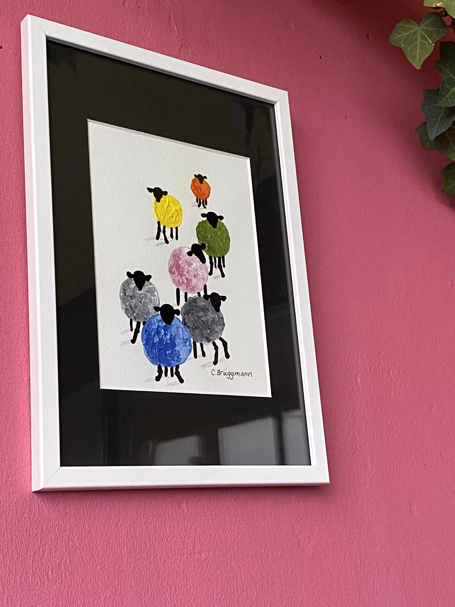 Färgglad liten fårtavla, inramad i snygg vit träram och svart passepartout. Målad av C.Brüggmann.