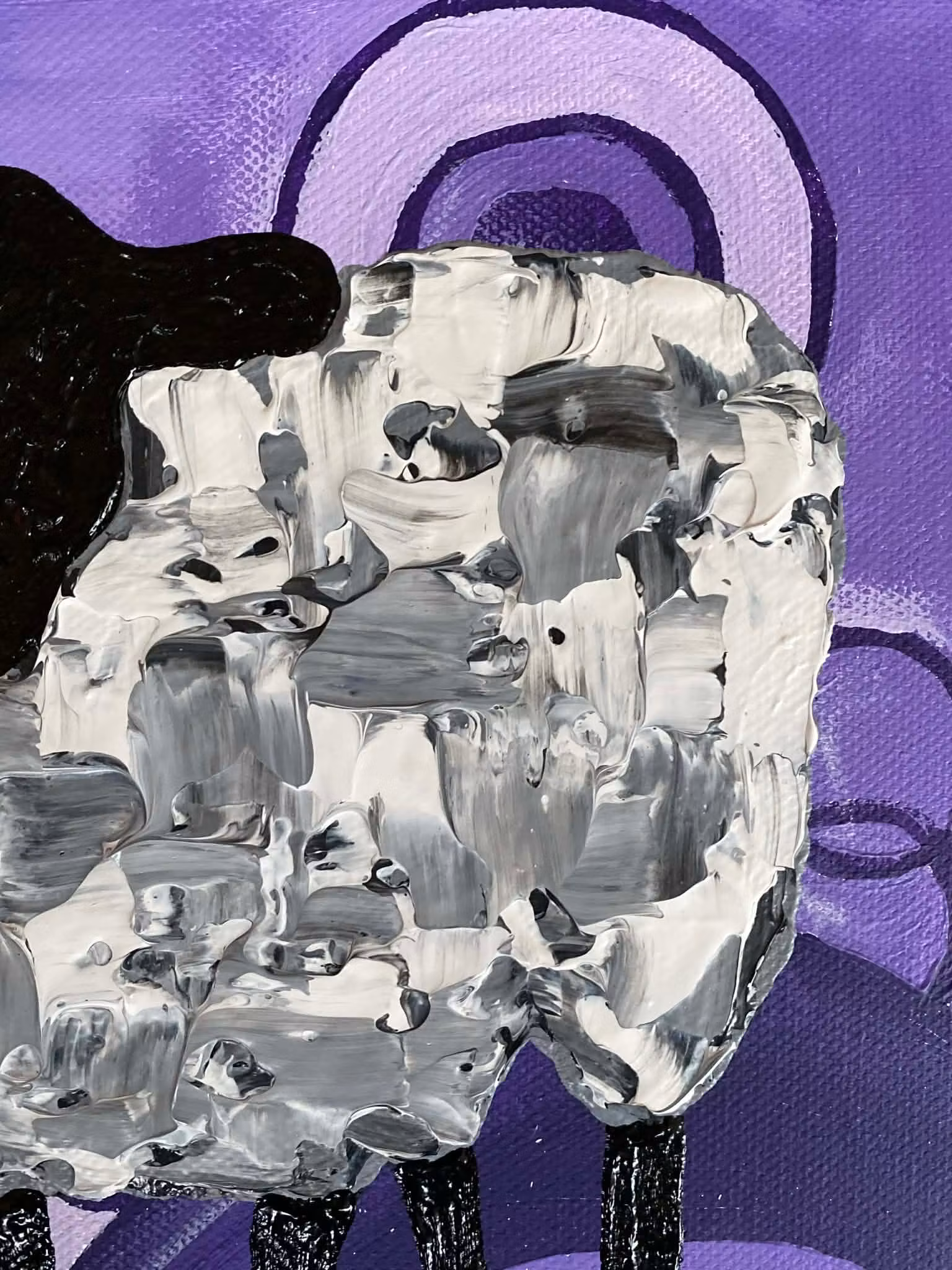 Lamm i grått-vitt och svart på denna fårmålning av Catharina Brüggmann. En tavla som både kan ställas och hängas.