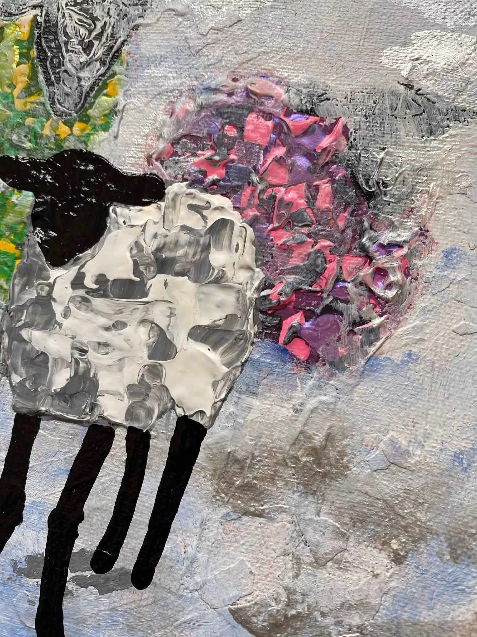 Dimhöljda målade får av fårmålaren C.Brüggmann som producerar serien "Gotland Fårever"