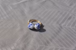 Mamma Mia-inspirert Ring med Blomsterformet Porselenperle
