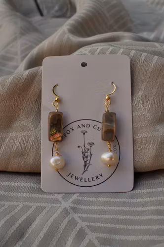 Ørekroker med perlemor og ferskvannsperler