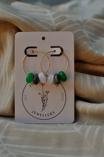 Hoops med Tre Unike Halvedelstener