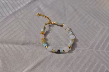 Armbånd med frosted sunstone og amazonitt