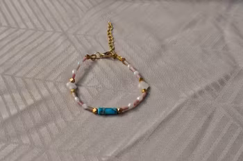 Barnearmbånd med rosenkvarts, ferskvannsperler og imperial jasper