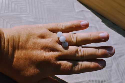 Håndlaget Ring med Aquamarine Perler