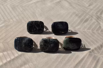 Håndlaget Ring med Snowflake Obsidian