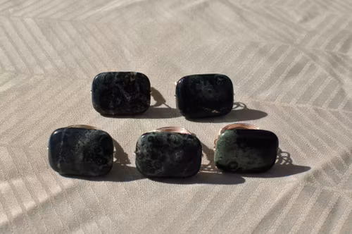 Håndlaget Ring med Snowflake Obsidian