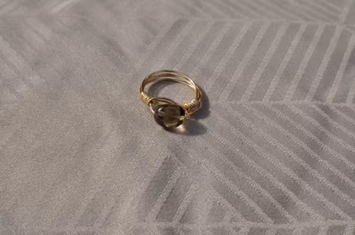 Håndlaget Ring med Røykfarget Kvarts