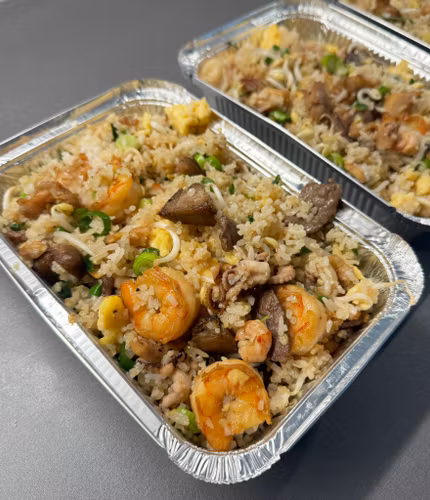 Arroz chaufa special - peruansk-asiatiskt ris