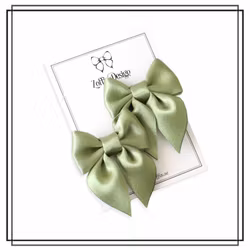 Saga LJUS KHAKIGRÖN - liten - 2-pack hårklämmor