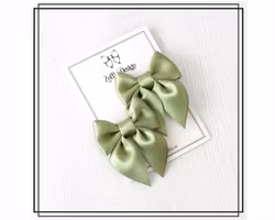 Saga LJUS KHAKIGRÖN - liten - 2-pack hårklämmor