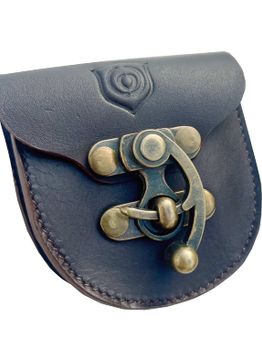Chew pouch in leather