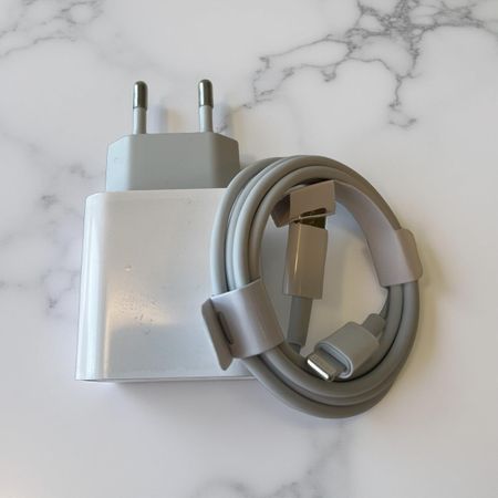 Komplett Iphone laddare
