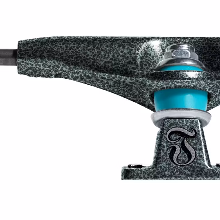 Thunder Trucks T2 Skateboard Truck Leviathan close up – Nordic Skateboard Supply