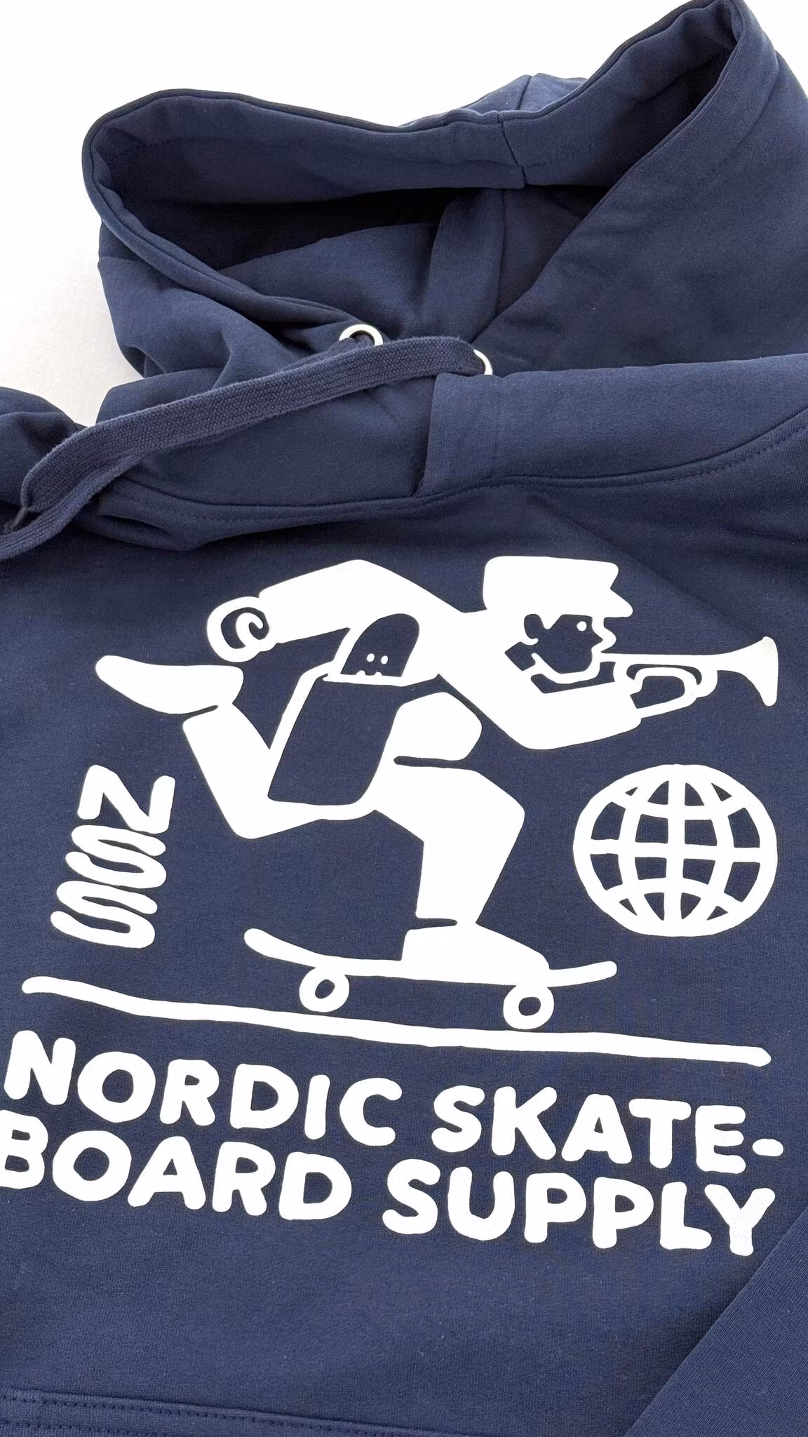 Hoodie Nordic Skateboard Supply Logo light grey logo print closeup – Nordic Skateboard Supply