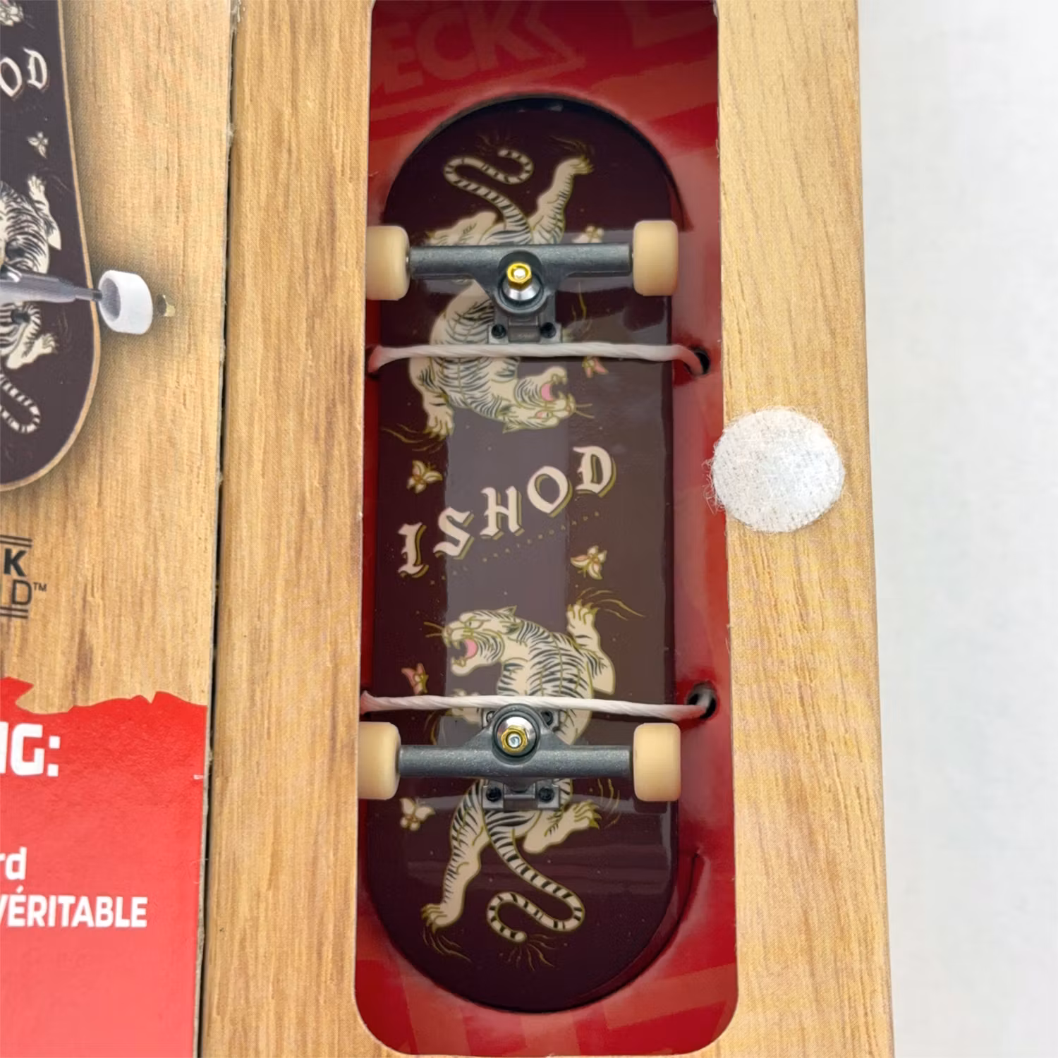 Tech Deck Performance Series Real Ishod Wair Cat Scratch Twin Tail – Complete Fingerboard graphic close - Nordic Skateboard Supply