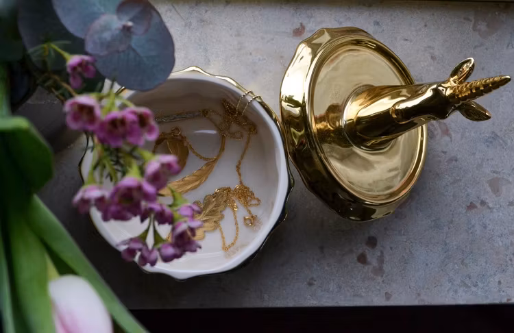 Smyckesask Enhörning i porslin GULD