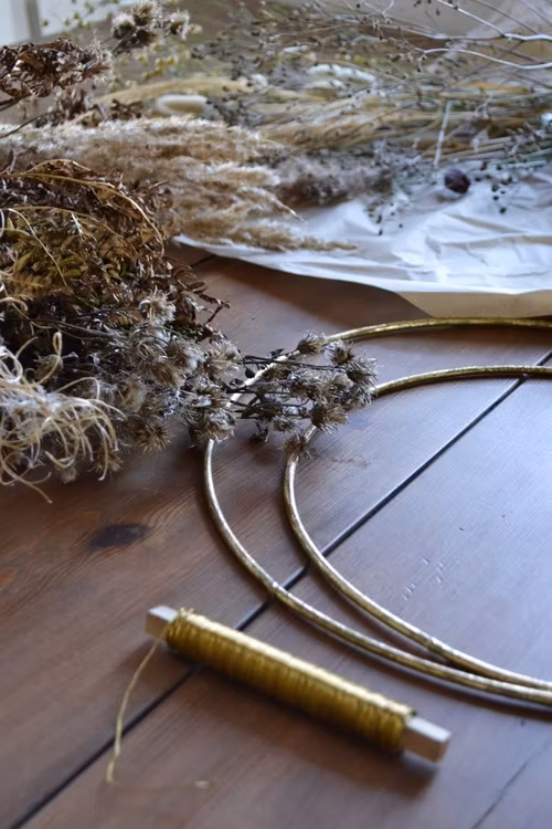 DEKORATIONSRING ANTIK GULD MELLAN