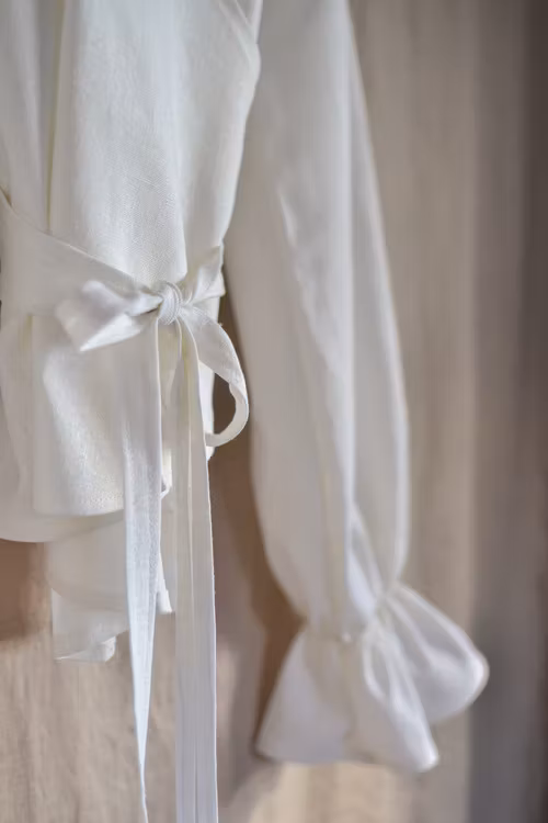 RUFFLE TOP - WHITE