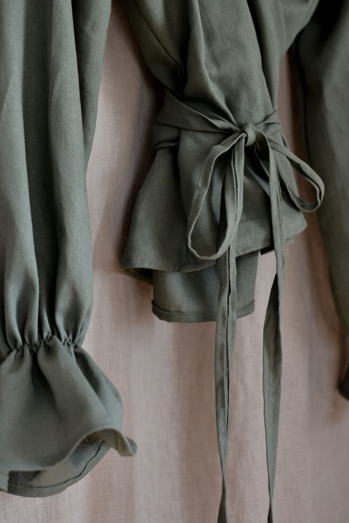 RUFFLE TOP - DUSTY GREEN