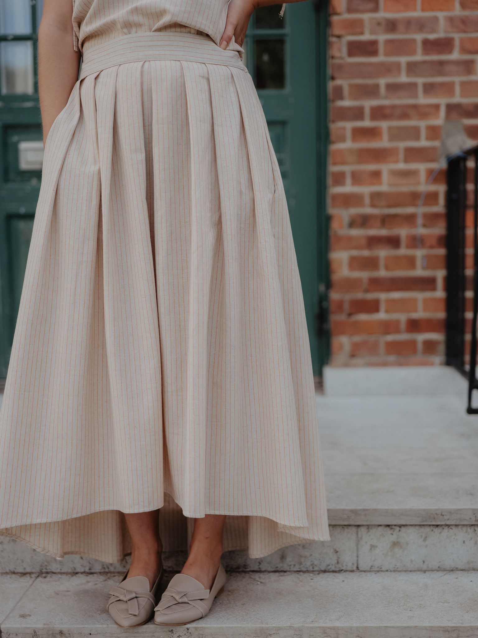 JUPE PLISSÉE - KJOL BEIGE/ORANGE SMALL STRIPES