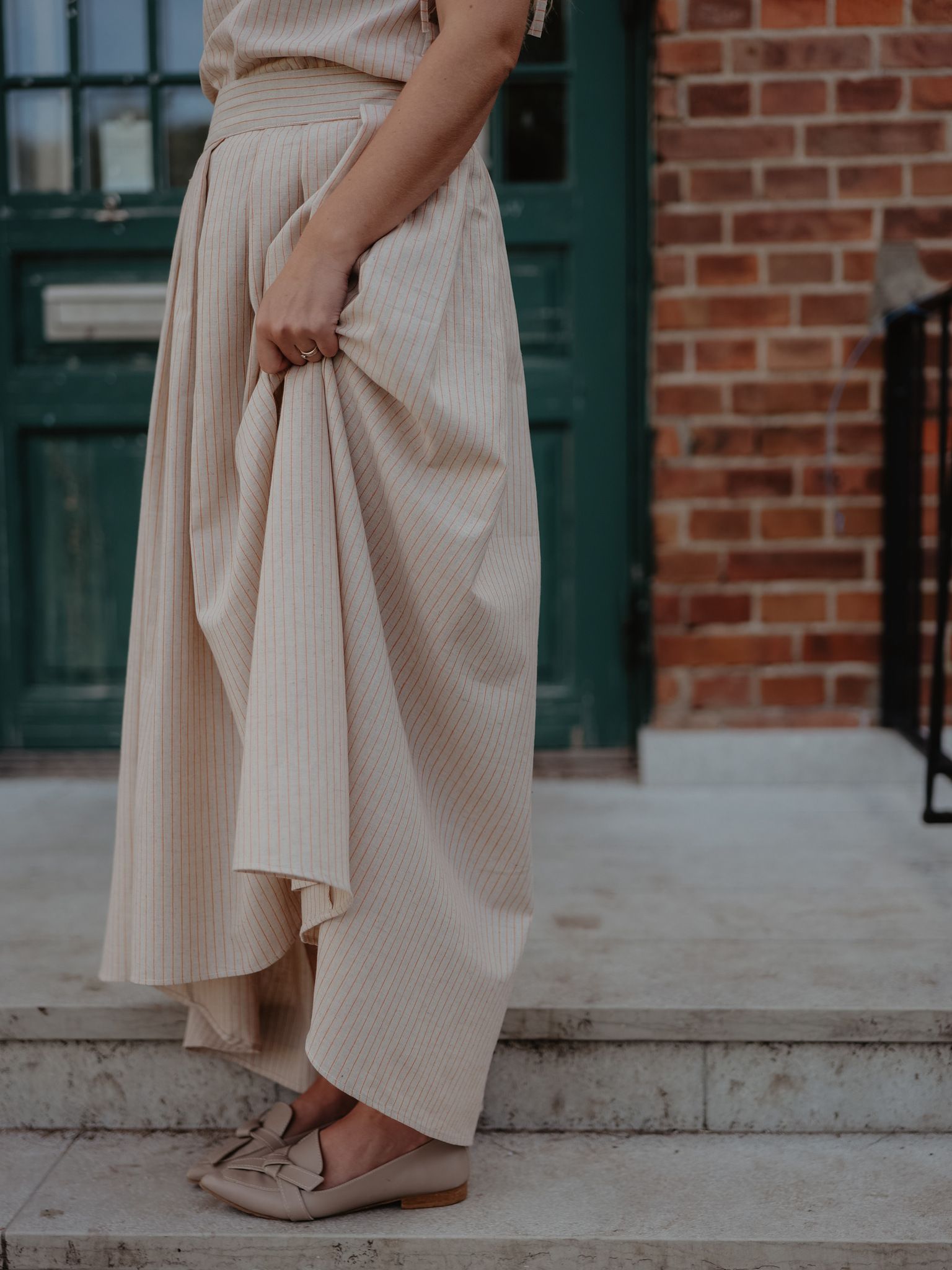 JUPE PLISSÉE - KJOL BEIGE/ORANGE SMALL STRIPES