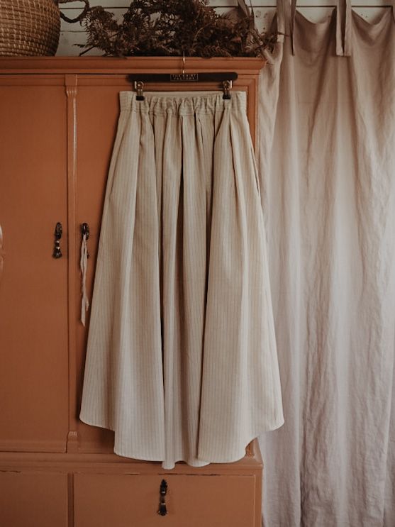 JUPE PLISSÉE - KJOL BEIGE/ORANGE SMALL STRIPES