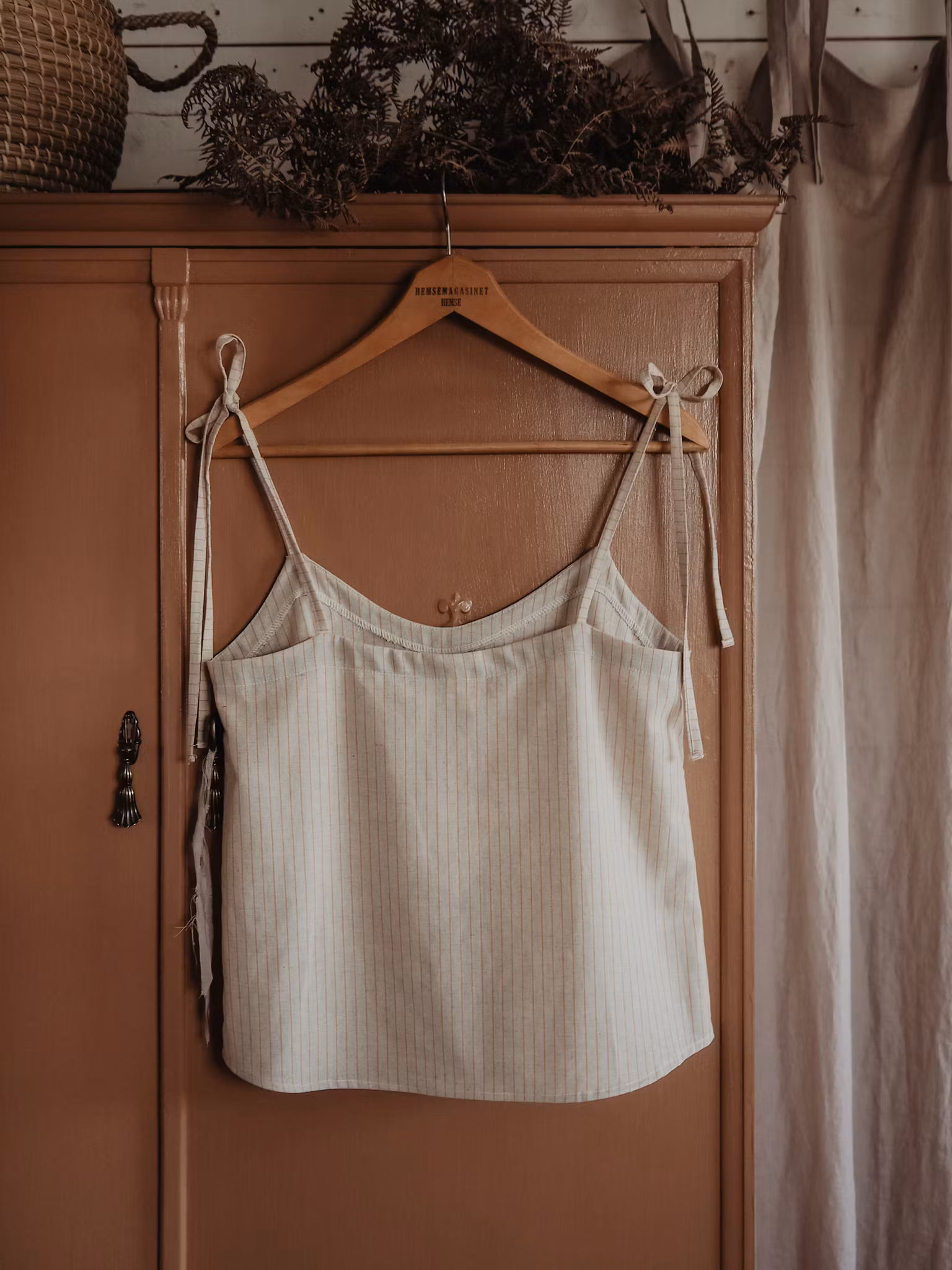 LIN NOUÉ  - TOPP BEIGE/ORANGE SMALL STRIPES