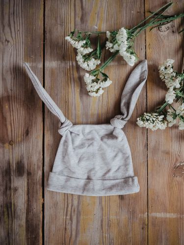 LONG EAR BABYHAT LIGHT GREY