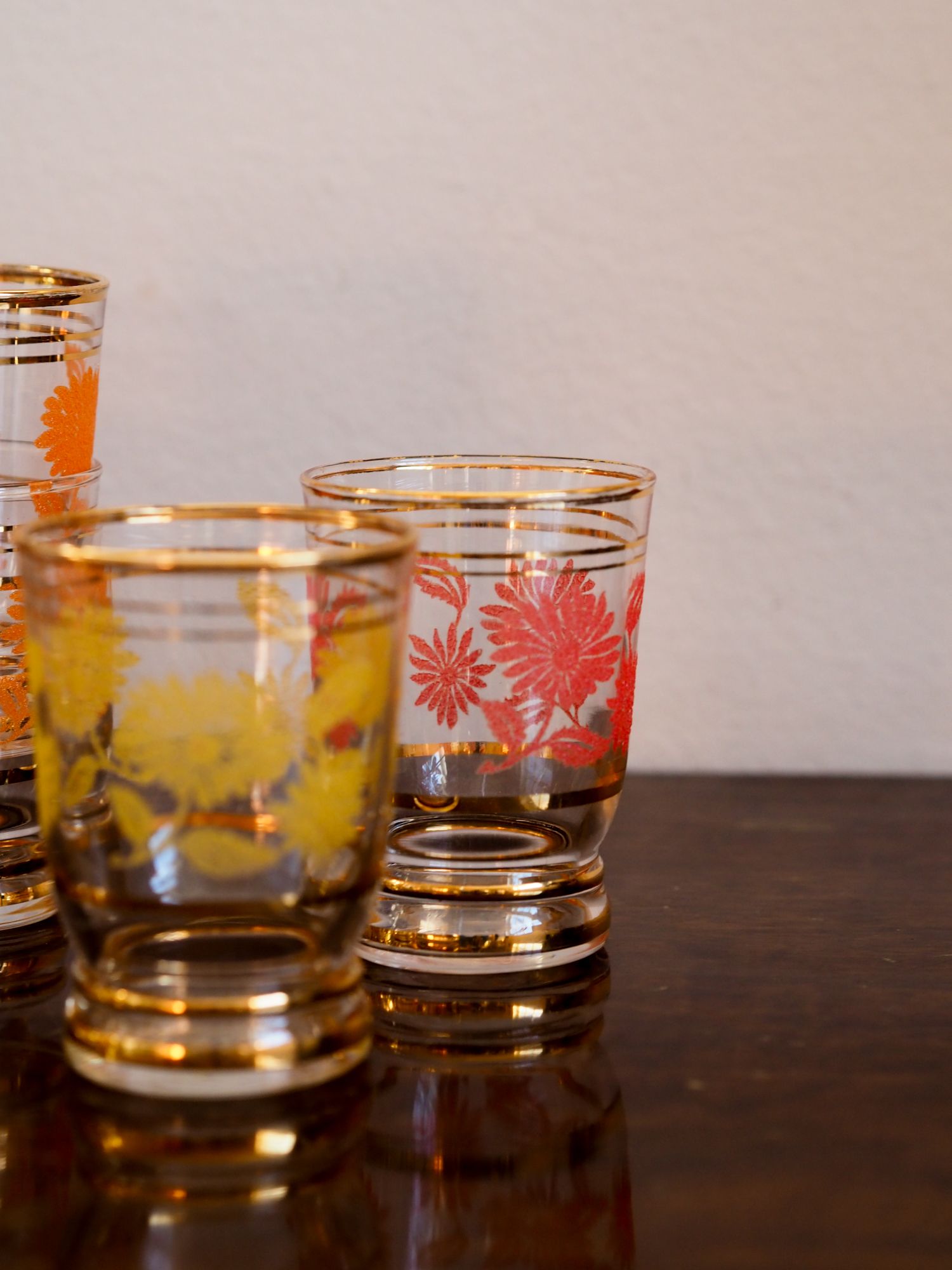 Små glas i färg och guldkant 6 st - VINTAGE