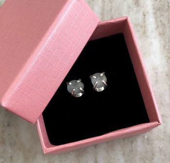 Örhängen med Sjöglas silver