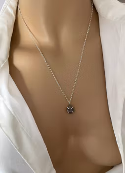 Silverhalsband med grå Safir