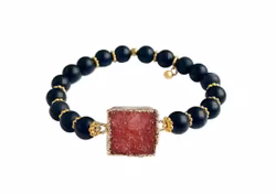 Armband svarta röda stenar