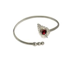 Öppet silverarmband med löv