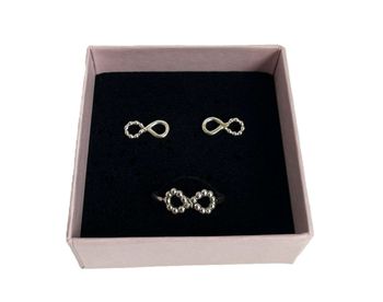 Smyckeset evighetstecknet silver