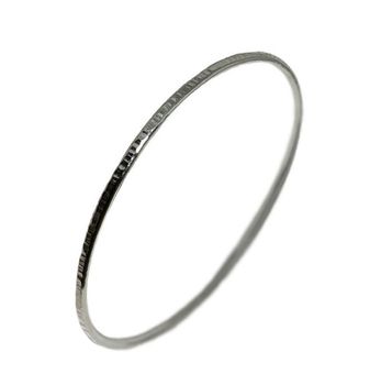 Armring med hamrad yta silver