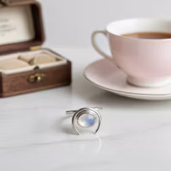 Regnbågsmånsten ring silver