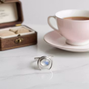 Regnbågsmånsten ring silver