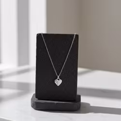 Halsband med litet hjärta silver